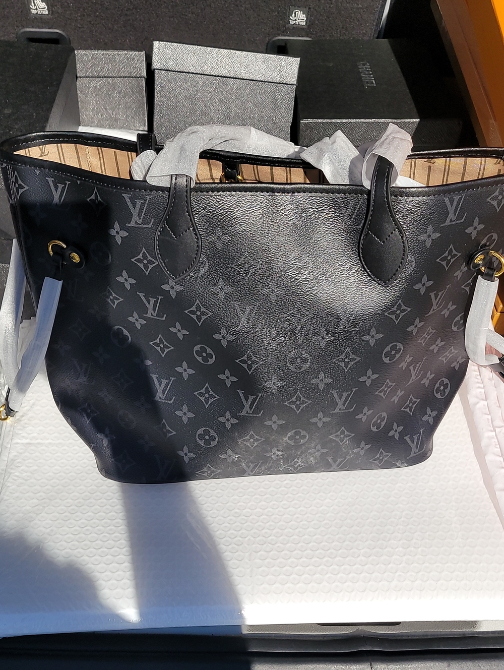 Beautiful Fashion Design Tote ( The Unbranded Brand)